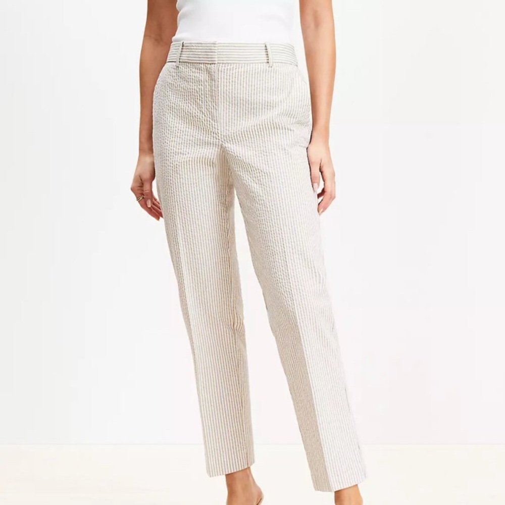 LOFT Riviera Slim womens Beige Striped seersucker cropped pants Chinos size 2